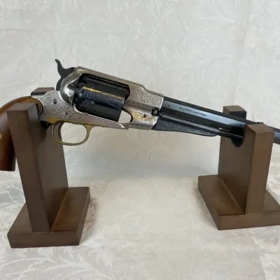 1858 Remington Antique Replica BP .44 Cal Revolver - Fratelli Pietta 
