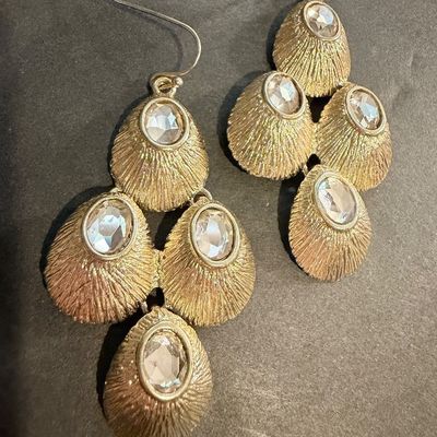 Gold tone dangle fashion earrings