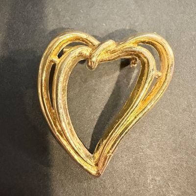 Gold tone AAI marked heart vintage pin