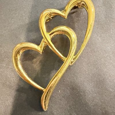 Vintage gold tone heart pin