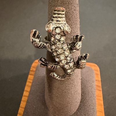 Silver tone adjustable alligator ring