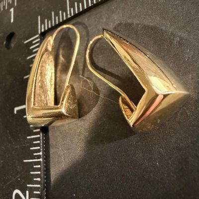 Unique vintage gold tone earrings