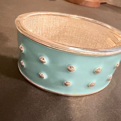 Turquoise and silver tone fashion bracelet