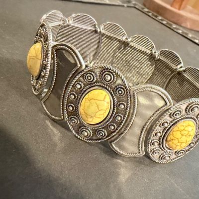 Stone type silver tone stretch bracelet