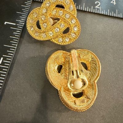 Vintage gold tone clip on earrings