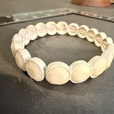 Off white colored stretch fashion bracelet
