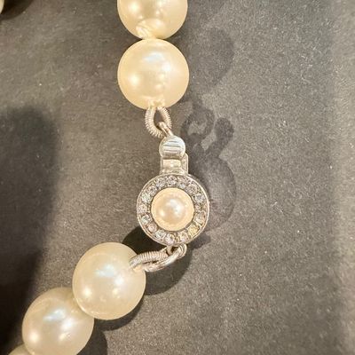 Vintage pearl type necklace