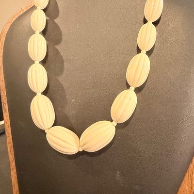 Vintage off white colored stripe beads necklace