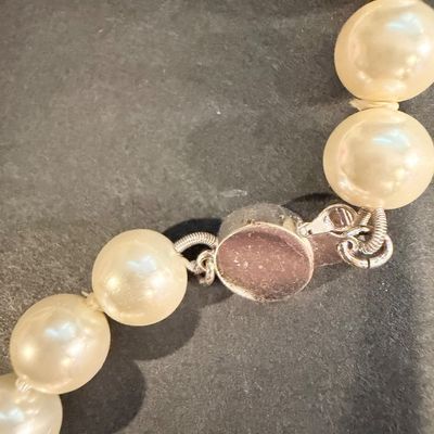 Vintage pearl type necklace