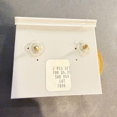 Glorious fashion stud earrings