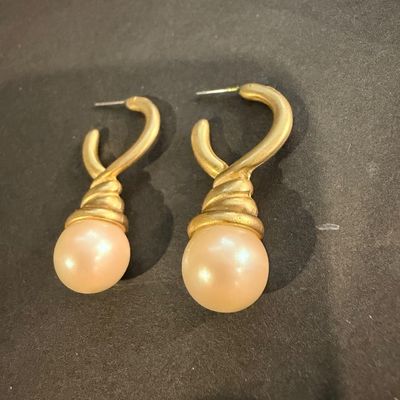 Vintage style pearl type gold tone earrings