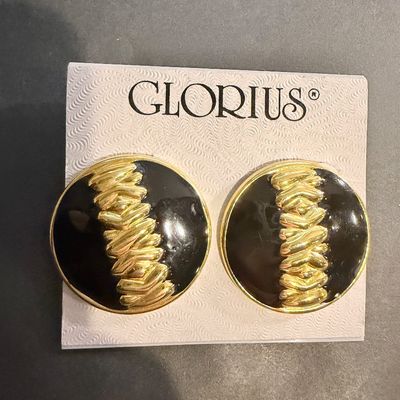 Glorious fashion stud earrings