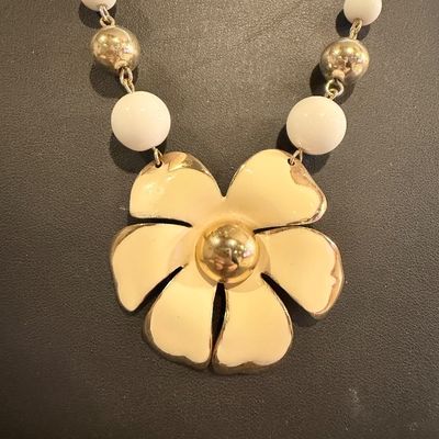 Vintage style gold tone off white floral necklace