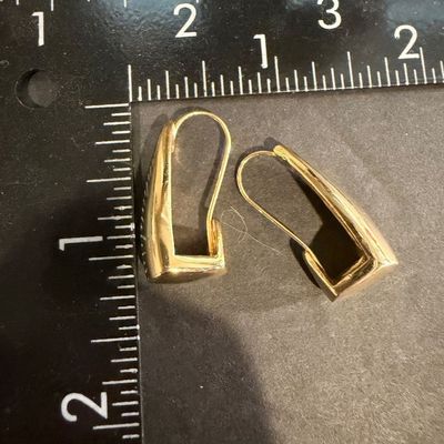 Unique vintage gold tone earrings