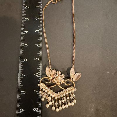 Vintage beautiful gold tone statement piece necklace