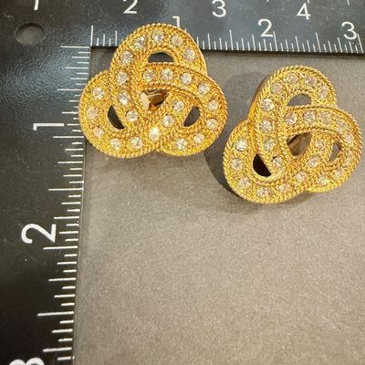 Vintage gold tone clip on earrings