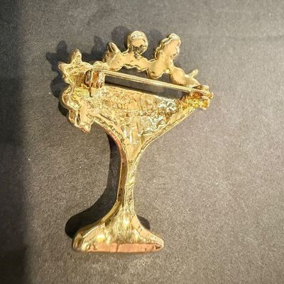 Vintage margarita glass gold tone pin