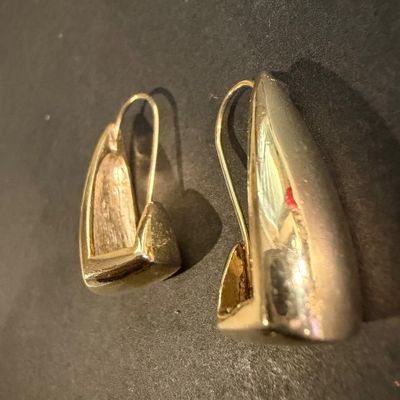 Unique vintage gold tone earrings