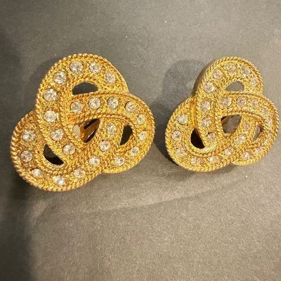 Vintage gold tone clip on earrings