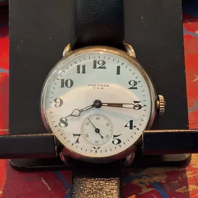 Vintage WALTHAM USA Manual Wind Wristwatch with Small Seconds