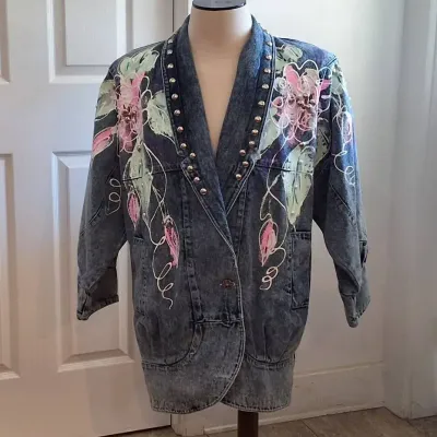 Vintage Embellished Acid Wash Floral Denim Jacket – Size M