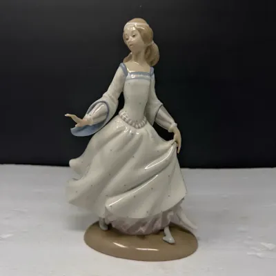 Lladró Porcelain Lady in Flowing Blue & White Dress Figurine – Spain