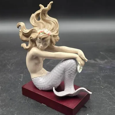 Lladro #1413 “Illusion” Porcelain Figurine With Display Base