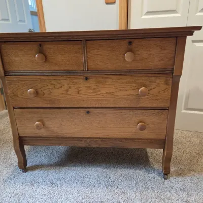 Antique Oak 4-Drawer Chest of Drawers with Wooden Knobs