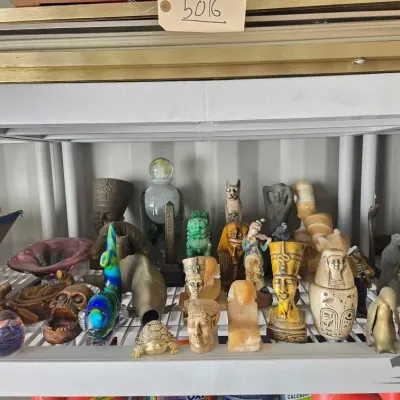 5018 egyptian themed decortive statues