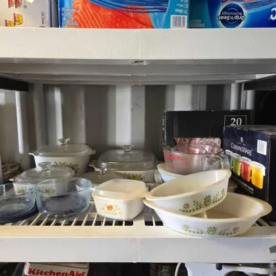 5054 kitchen glassware and plastic mugs