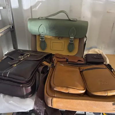 5504 3 hand bags and two wallets