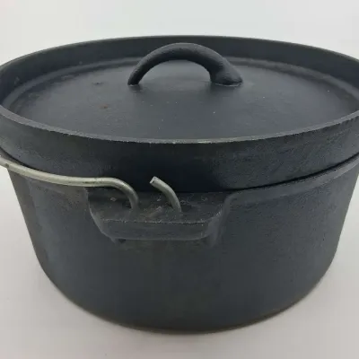 Vintage Cast Iron Dutch Oven w/ Lid & Bail Handle – Approx. 10"