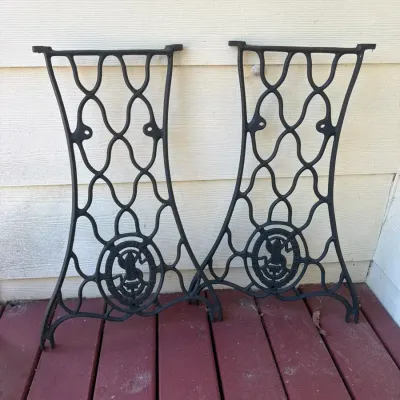 Vintage Singer Manufacturing Co. Cast Iron Base (A)