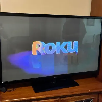 Samsung 51" Plasma HDTV PN51F4500 + Roku Streaming Player & Remotes – Working