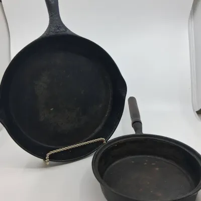 Vintage Wagner Ware Sidney-O No. 9 Cast Iron Skillet 1059A + 8" Skillet