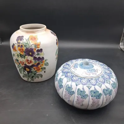 Vintage Chinoiserie porcelain pumpkin-shaped lidded jar And Porcelain Flower Vase