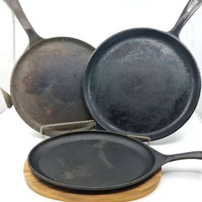 Vintage Cast Iron Skillets (C) 