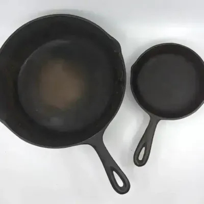 Vintage No. 8 & 3W Cast Iron Skillets (B) 
