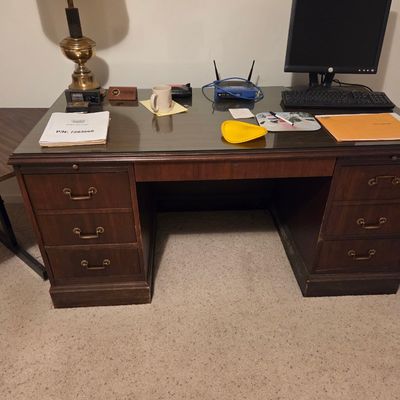 Sale Photo Thumbnail #56: Desk
