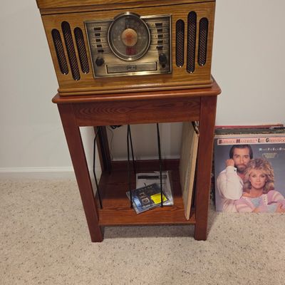Sale Photo Thumbnail #38: Record player