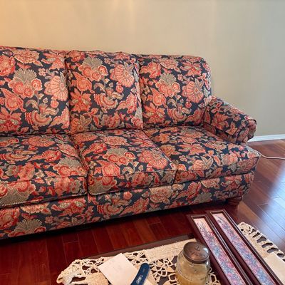 Sale Photo Thumbnail #59: Sofa