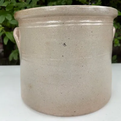 Stoneware 1 1/2 gallon Crock w/Lug Handles, Cobalt Floral pattern