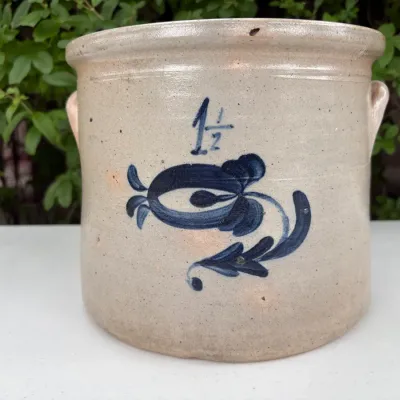 Stoneware 1 1/2 gallon Crock w/Lug Handles, Cobalt Floral pattern