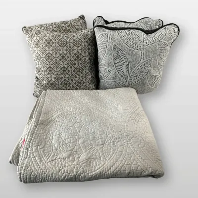 Target King Gray Medallion Quilt with Four Geometric Decorative Throw Pillows