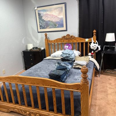Queen bed 