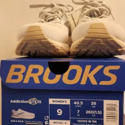 Sale Photo Thumbnail #355: • Model: Brooks Addiction GTS 15
• Gender/Size: Women's Size 9
• Width: Medium / B
• Colorway: Vaporous Grey / Primer Grey / Sand
• Style Number: 120352 1B 156
Includes Box