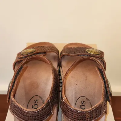 Sale Photo Thumbnail #321: Täōs Footwear Women's Top Shelf Sandal in the "Brown Embossed"
Size: 39
Like New, Includes Box
