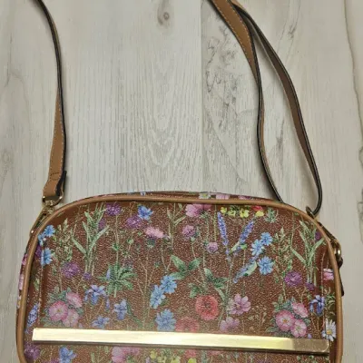 Sale Photo Thumbnail #93: Like New. New Iman Global Chic Floral crossbody purse-detachable adjustable strap 22" drop--Double zipper-- full pocket on front--inside signature lining -- credit card slots--middle pocket inside--and zip pocket inside--Cognac