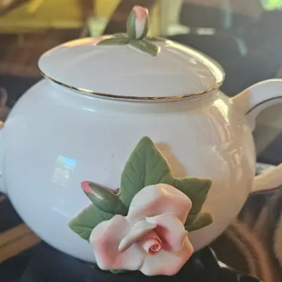 Sale Photo Thumbnail #232: Teapot