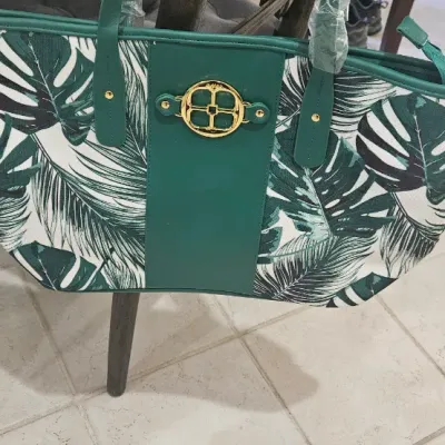 Sale Photo Thumbnail #199: 19 inches W x 12 inches H without Strap measurement. 21 inches with Strap. Green leaves on white with gold emblem